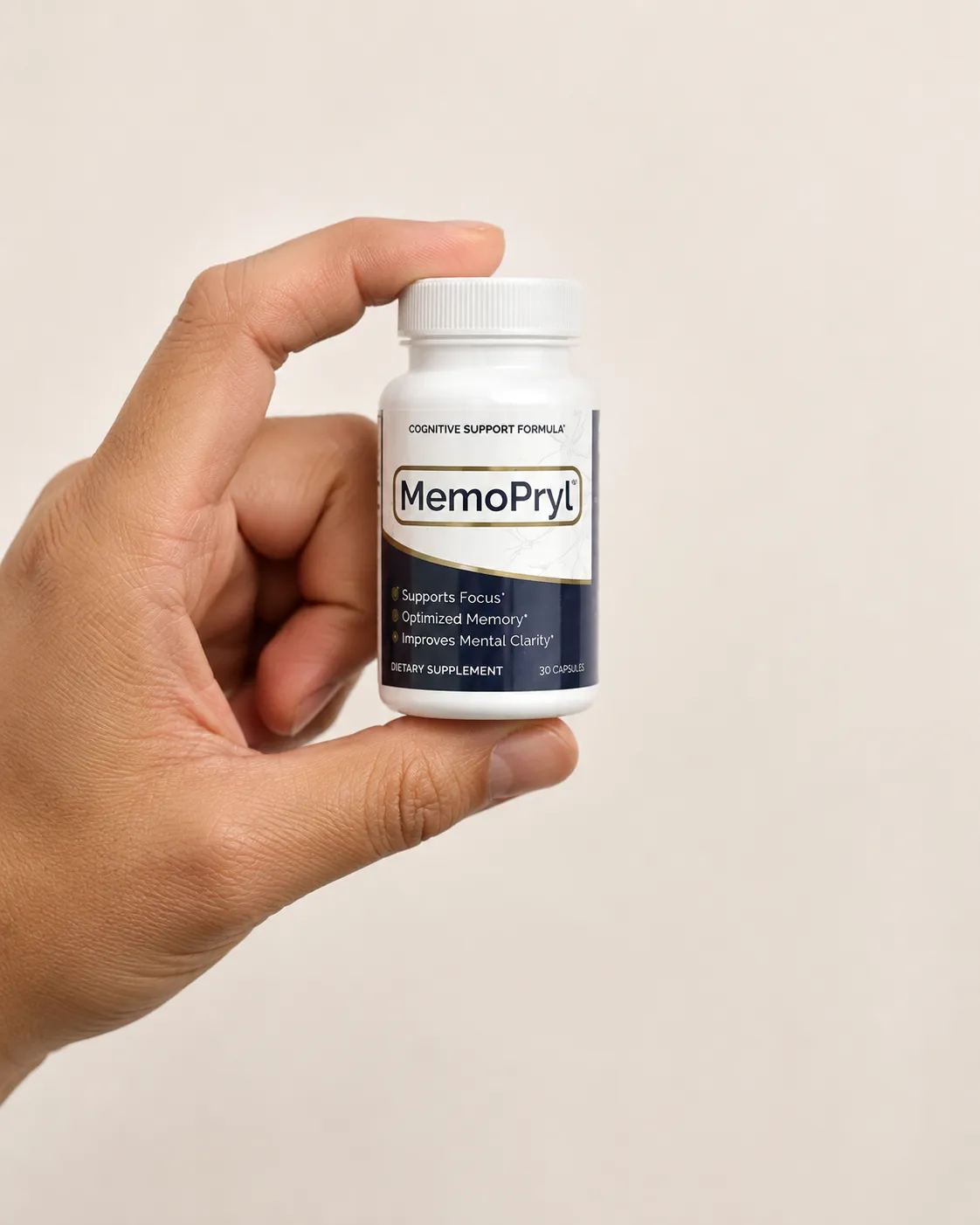 MemoPryl — the package held in a hand