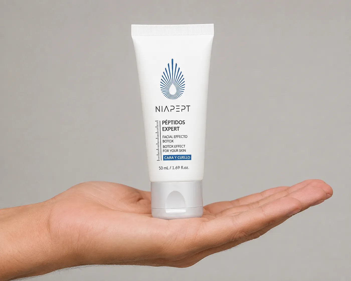 Niapept — the package held in a hand